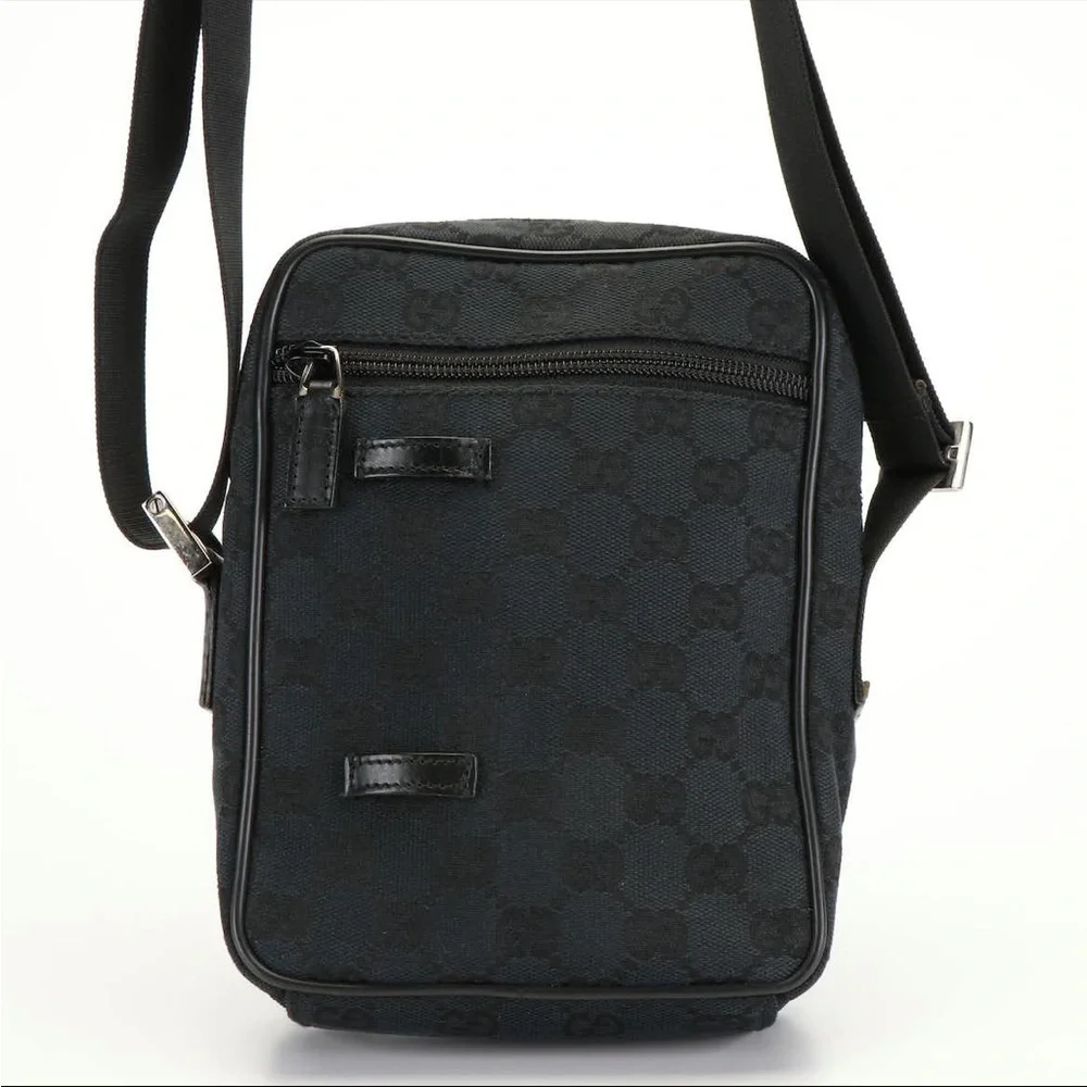 Gucci Crossbody Messenger Bag in Black GG Canvas Luxury Designer Authentic Italy